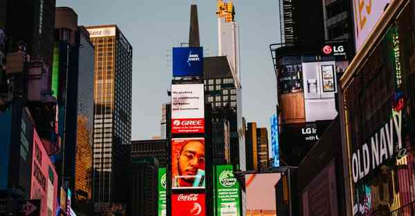 红色活动主题文案_红色活动主题的意义在哪里