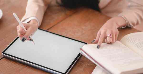 新校宣传_新红与小新