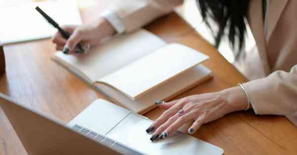 怎么制作ai动画信息流视频